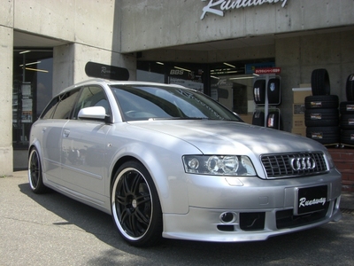 AUDI アウディ　A4