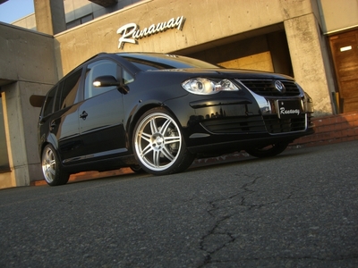 VW TOURAN トゥーラン