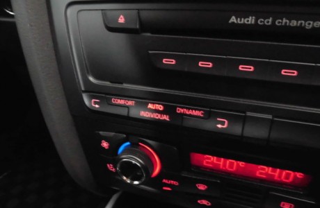 AUDI A4 B8 アウディドライブセレクト&LEDフォグランプ装着！！