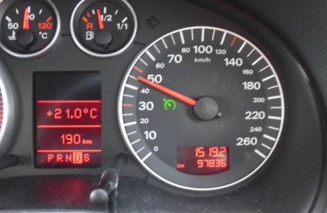 アウディ AUDI A3 8P 3,2L QUATTRO 3ドア 純正クルーズコントロール装着！！