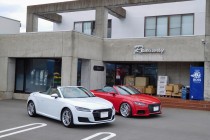 AUDI アウディ TT 8S/FV ロードスター 純正バックカメラ&純正アームレスト&純正パワーウィンドースイッチ装着！！