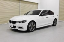 BMW F30 320i BMW M performance 18インチ・ブレーキシステム装着！！