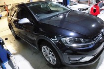 VW GOLF7 オールトラック 低ダストブレーキパッド取り付け