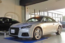 AUDI アウディ TT 8S(FV) 2,0T QUATTRO S-LINEフロントバンパーセット&純正アームレストセット取付け！！