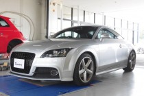 AUDI アウディ TT 8J 2,0TFSI QUATTRO RSスタイルフロントグリル&アインザッツマフラー装着！！