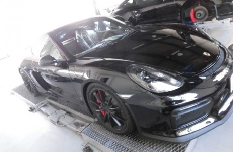 ポルシェ PORSCHE ケイマン GT4 低ダストブレーキパッド交換！！