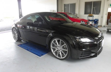 AUDI アウディ TT 8S 1.8TFSI APR シリコン ブーストホース＆レムス バルブ付きマフラー取り付け！！