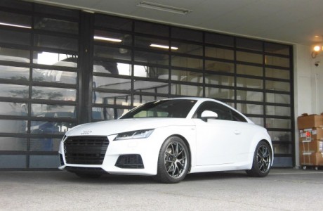 アウディ AUDI TT 8S/FV 2.0T QUATTRO S-LINE US純正S-LINEフロントグリル＆BBS RI-A 18インチ装着！！