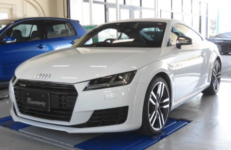 AUDI アウディ TT 8S/FV クーペ 純正アームレスト取り付け！！