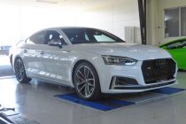 AUDI アウディ S5 B9(F5) スポーツバック RSスタイルフロントグリル取り付け！！