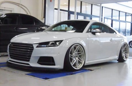 AUDI アウディTTS 8S/FV クーペ ウルススタイル ステアリングパドルシフト取り付け！！