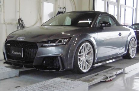 AUDI アウディ TTRS 8S ロードスター AWE TUNING スイッチパスエギゾースト＆アウディ純正カーボンセンターコンソールパネル＆RST カーボンドアハンドルパネル取り付け！！
