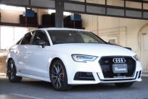 AUDI アウディ S3 8V セダン RSスタイルフロントグリルセット取り付け！！
