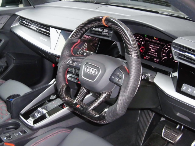 AUDI アウディ RS3 8Y スポーツバック RSTカーボンステアリング＆RST
