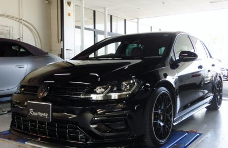 VW GOLF7.5-R ゴルフ7.5-R HJSダウンパイプ取り付け＆APR ステージ2 ECUチューニング！！