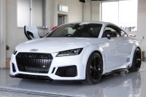 AUDI アウディ TT 8S 後期 クーペ TTRS 8S後期純正フロントバンパーセット＆TTRS 8S アイコニック エディション フロントスポイラー取り付け＆オイル交換！！